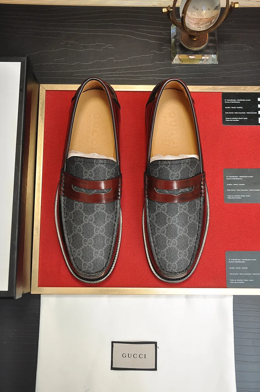 Men's shoes💰560💶Italy's top luxury men's shoe giant (GUCCI) (Gucci) (full cowhide lining) new arrival🍃Original European style🔰 Pleasant to the eye😍In order to make the shoes more durable and non-deformable🌀The production continues to follow traditional methods but there is still no lack of innovation💪Choose original sheepskin for the leather♻️ Smooth and natural And extra bright ⭐Made of imported cowhide, the first choice of rich people 38-45 (45 customized)